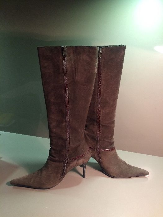 Botas em camurça