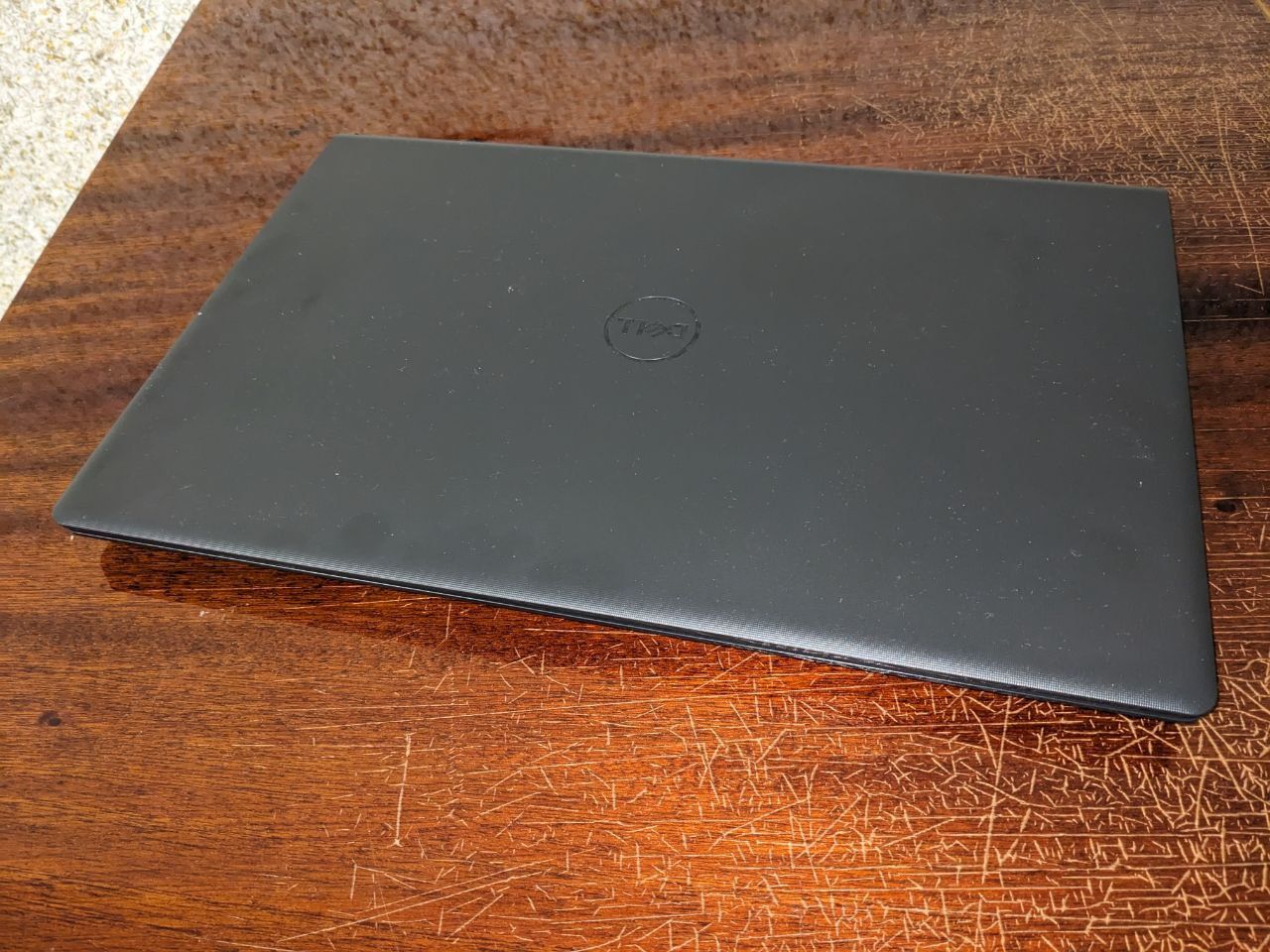 Продам Ноутбук Dell Vostro 3515