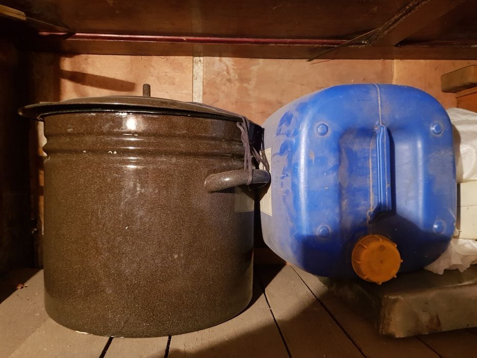 Эмалированая кастрюля бак для  воды ёмкость цепь ножки кельма мастер