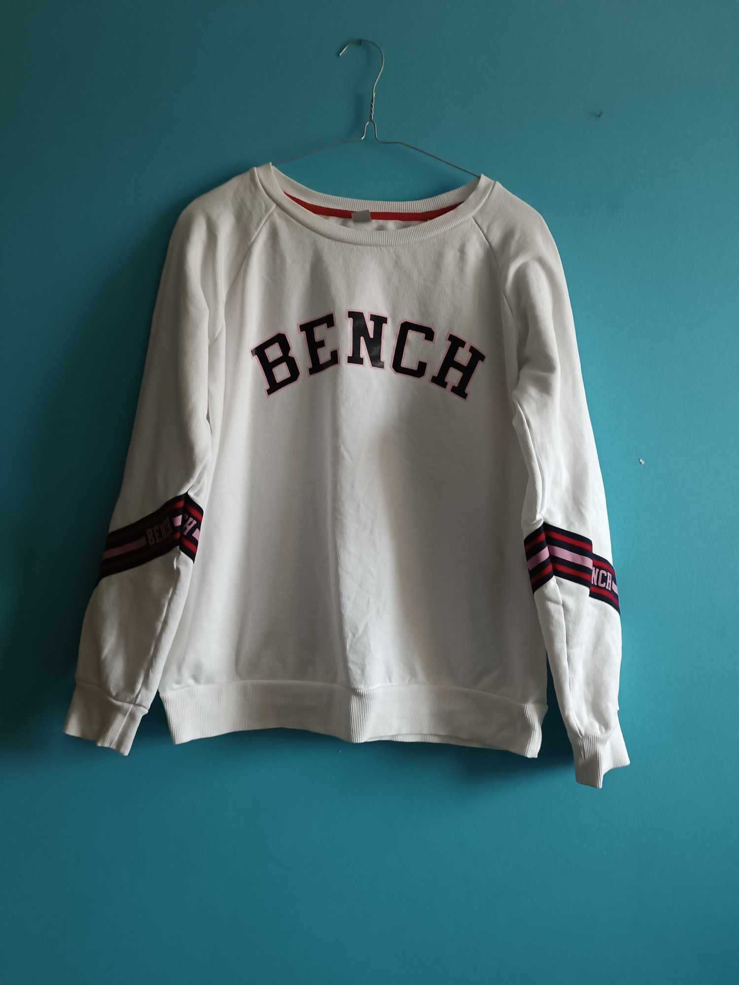 Piękna bluza bawełniana logo, rękawy taśmy logo jak nowa- S/M- "Bench"