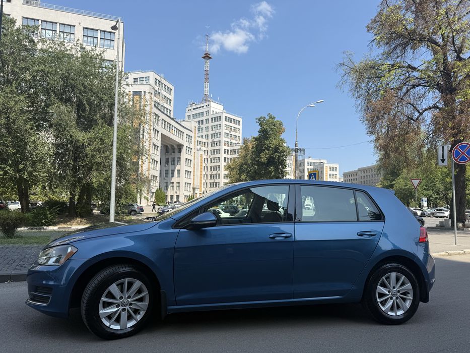 Автомобиль VW Golf 7