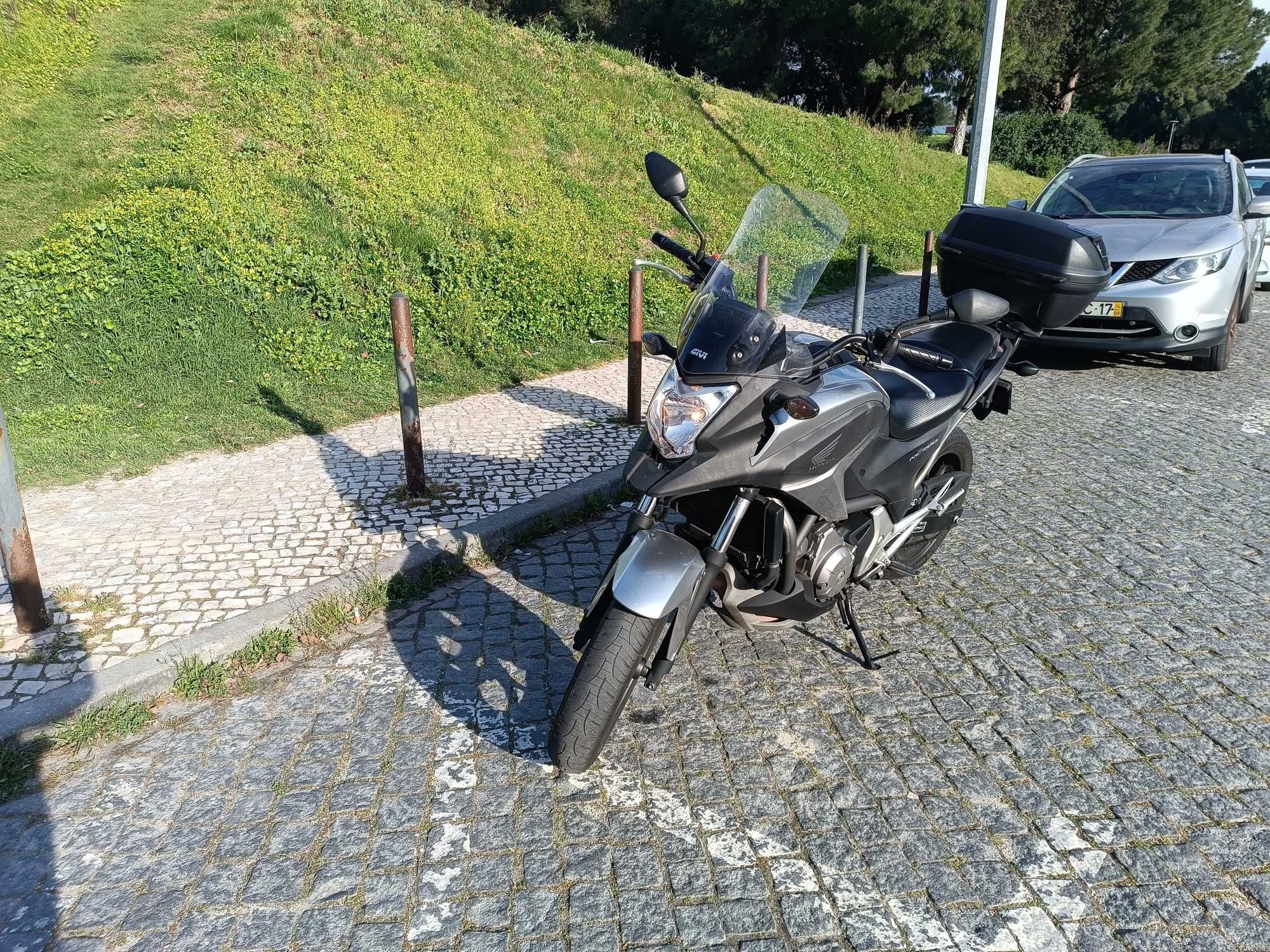 Honda NC700X - Bom estado carta A2