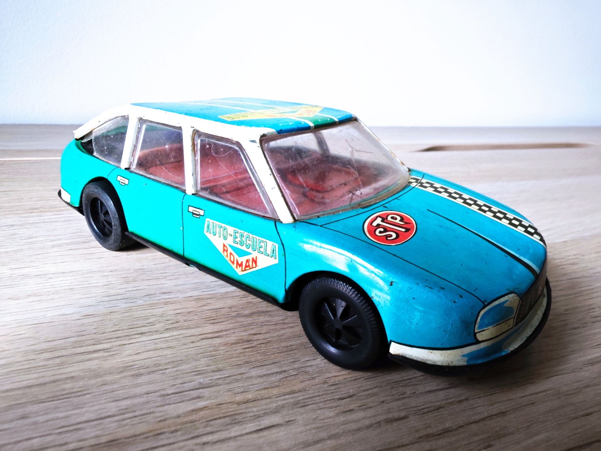 Carro metálico antigo, de fricção. Citroen GS