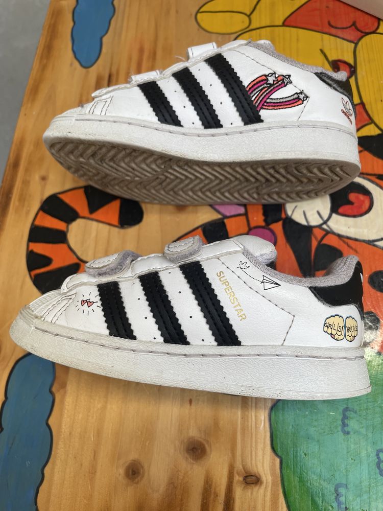 Adidas Superstar na rzepy białe dla dziewczynki 24