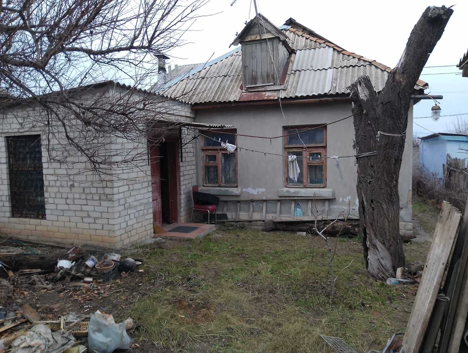 Продаётся пол дома с участком