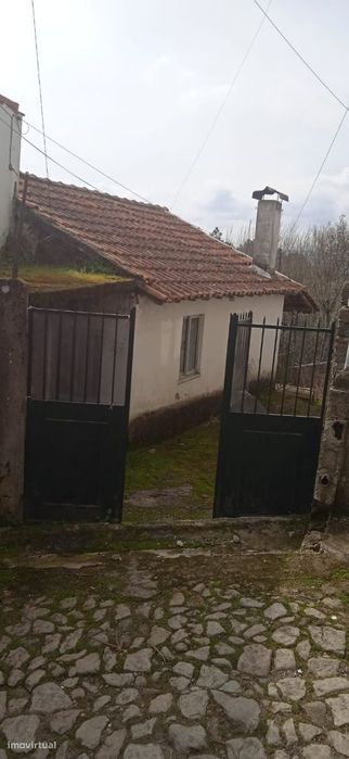 Vende casinha em pedra Salgueiros Murça