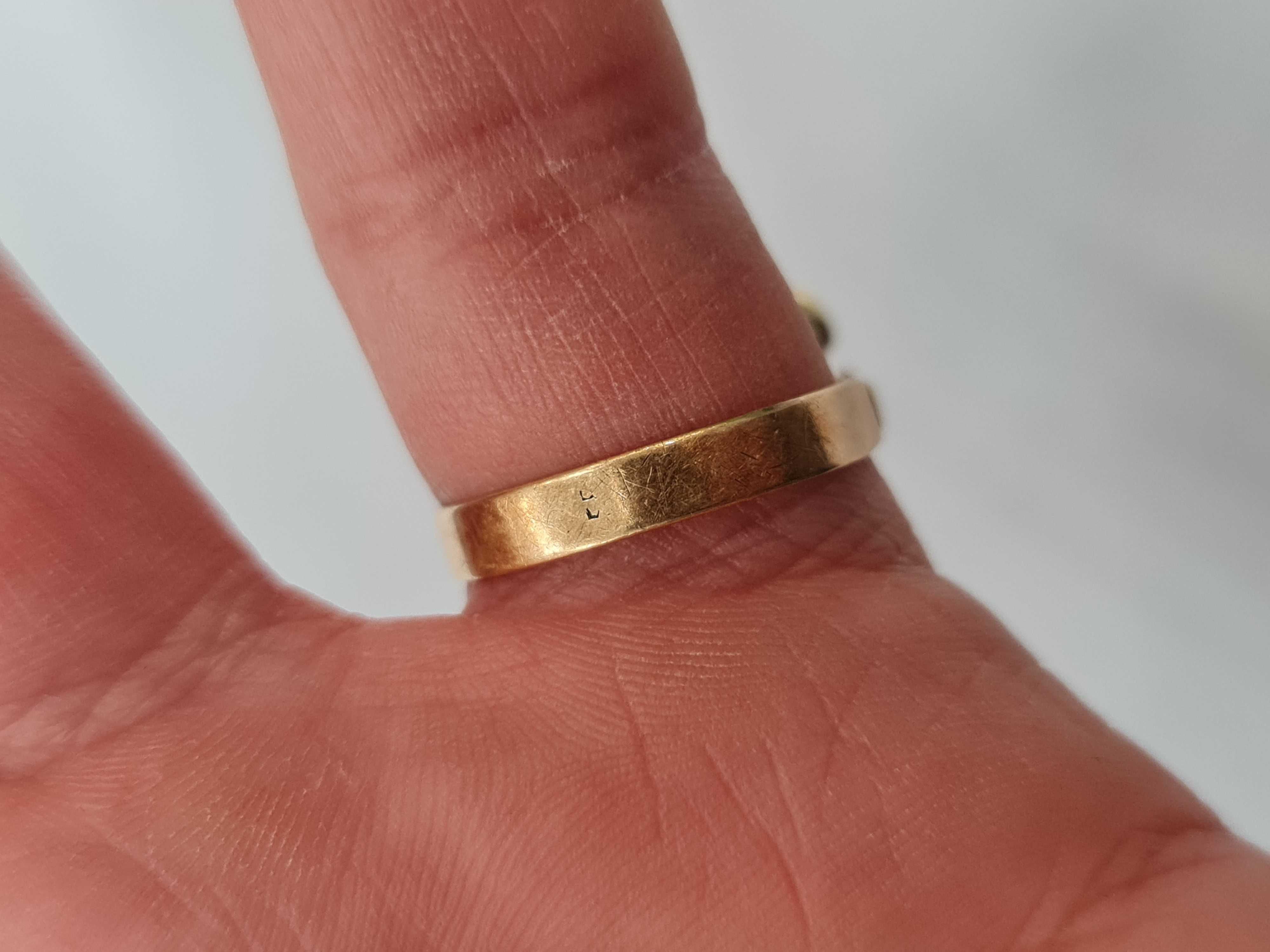 Złoty pierścionek/ 585/ 8.68 gram/ R20/ Aleksandryt