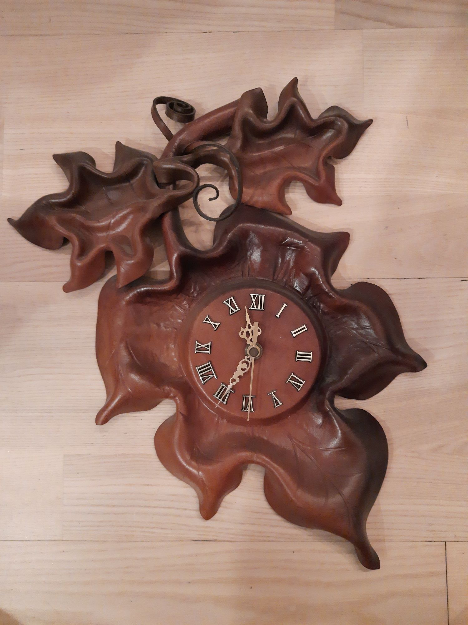 Zegar ze skóry unikat 38x34 cm skórzany elegancki ręczna robota