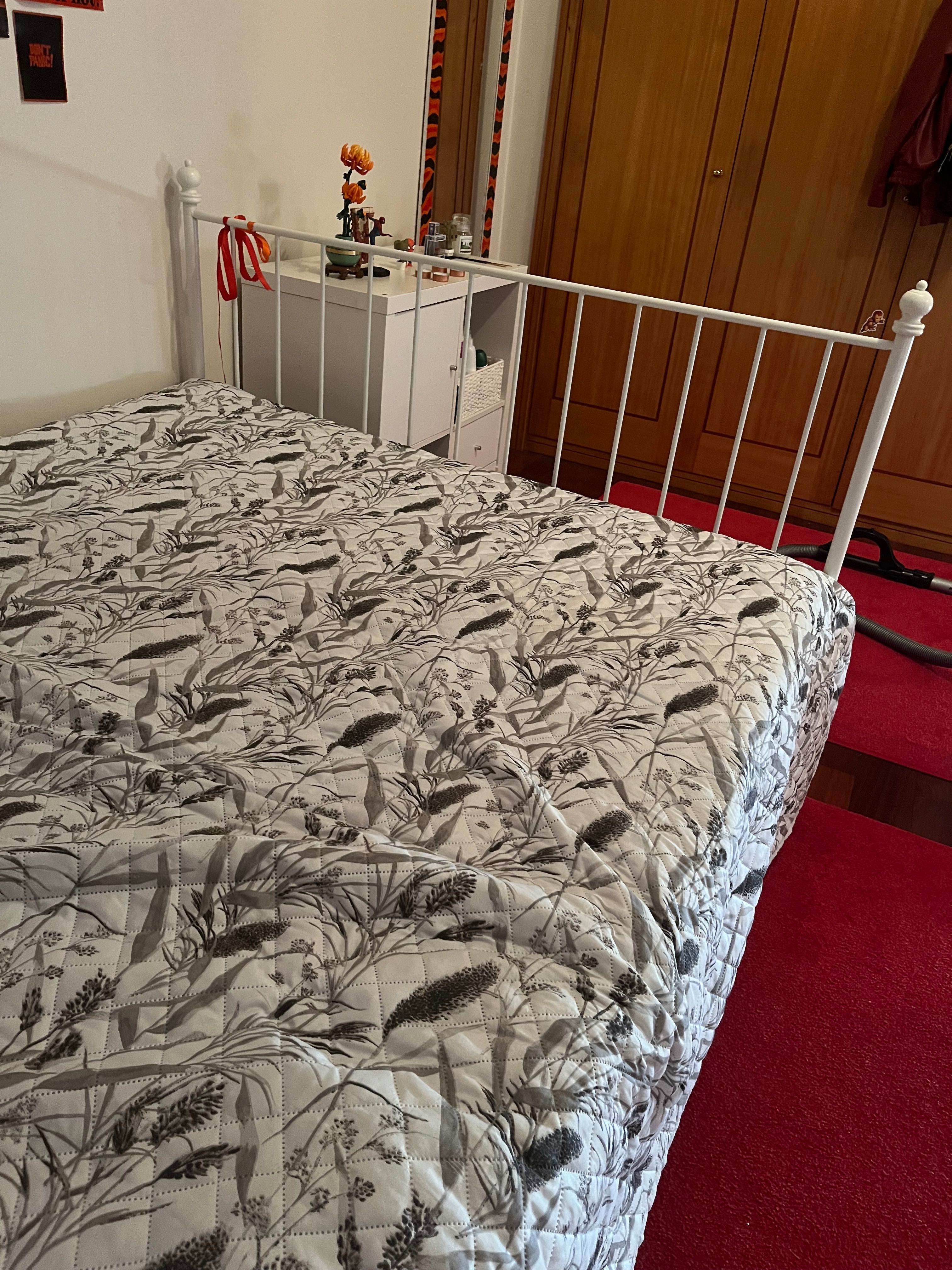 Cama de casal branca de ferro IKEA