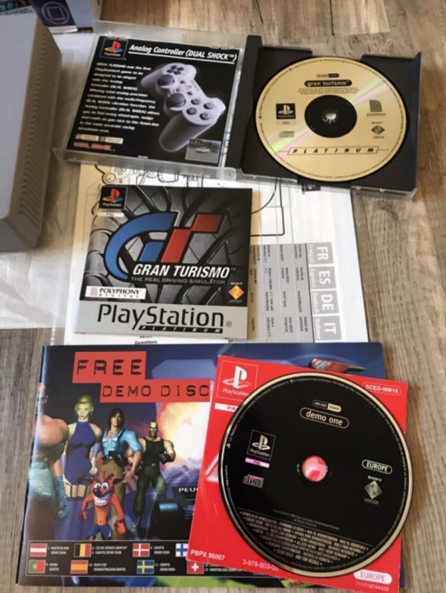 Colecção PS1 com consola completa (jogo incluído)