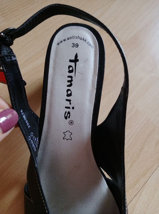 Nowe, skórzane buty w r. 39 marki Tamaris