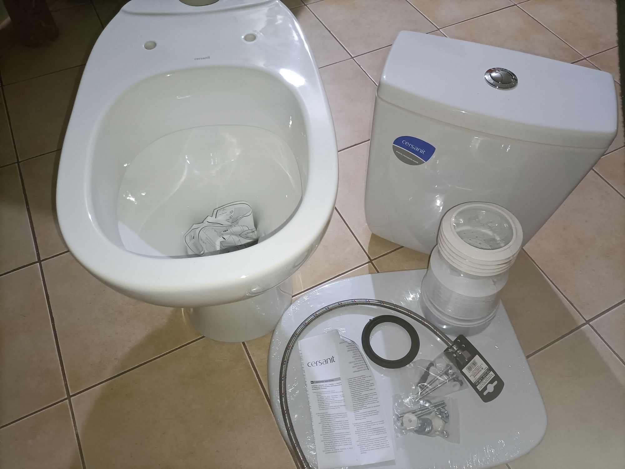 Nowy kompakt wc. Cersanit.