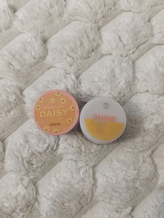 Sypki cień do powiek