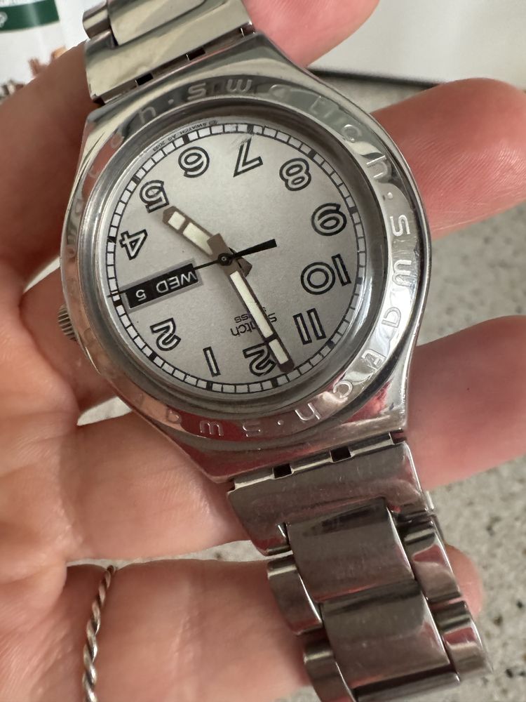 Годинник swatch irony не іде