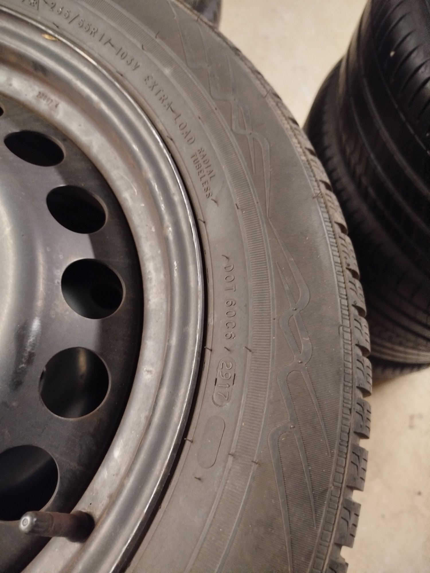 Ford Kuga felgi stalowe 17 cali 5x108 z oponami zima 235/55/17 nokian