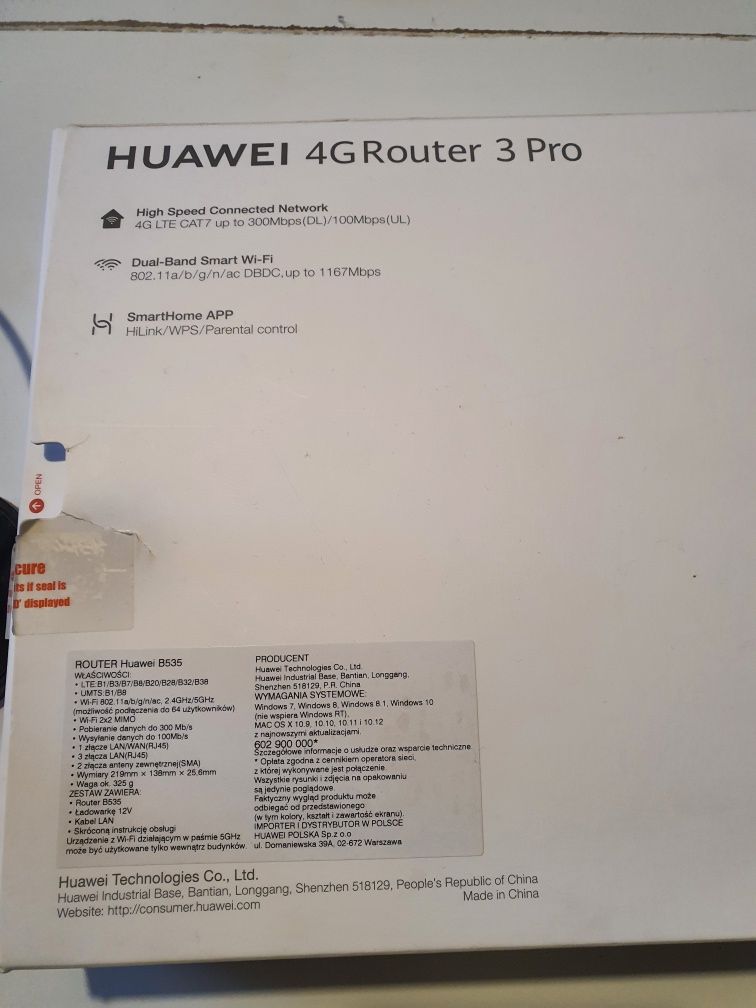 Router Huawei 4G 3Pro z anteną wzmacniająca sygnał.