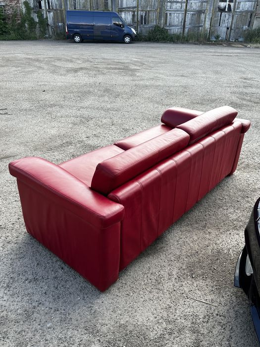 Диван червоний шкіряний (з Європи)