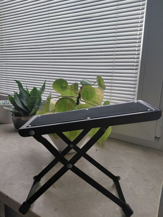 Podnóżek do gitary klasycznej