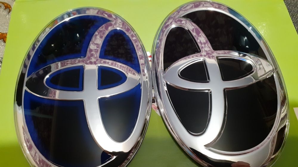 Эмблема Toyota Шильдик значок на руль Решетка,багажник,задняя дверь.