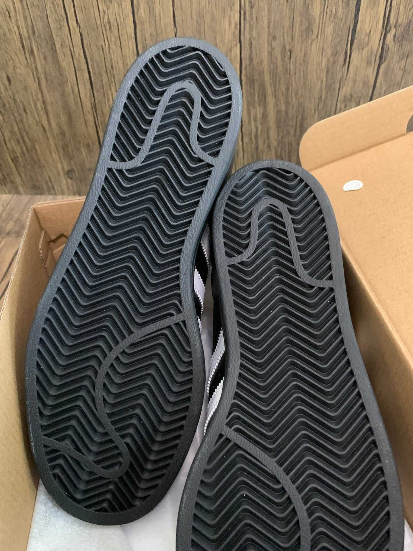 Black Gold\Superstar\adidas\nowy UnisexTrampki.40