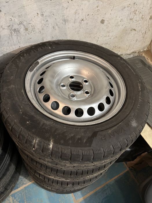 Диски Volkswagen Transporter 5 120 16 на зимовій гумі 216 65 16C