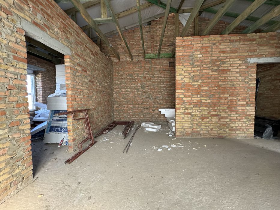 Продам котедж з комунікаціями на 3 кімнати+ділянка 2,5 сот