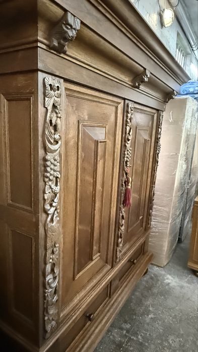 Шкаф с резьбой, дерево, антиквариат из Голландии