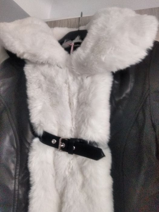 Nowa z metką czarna kurtka z eko skóry z białym futerkiem