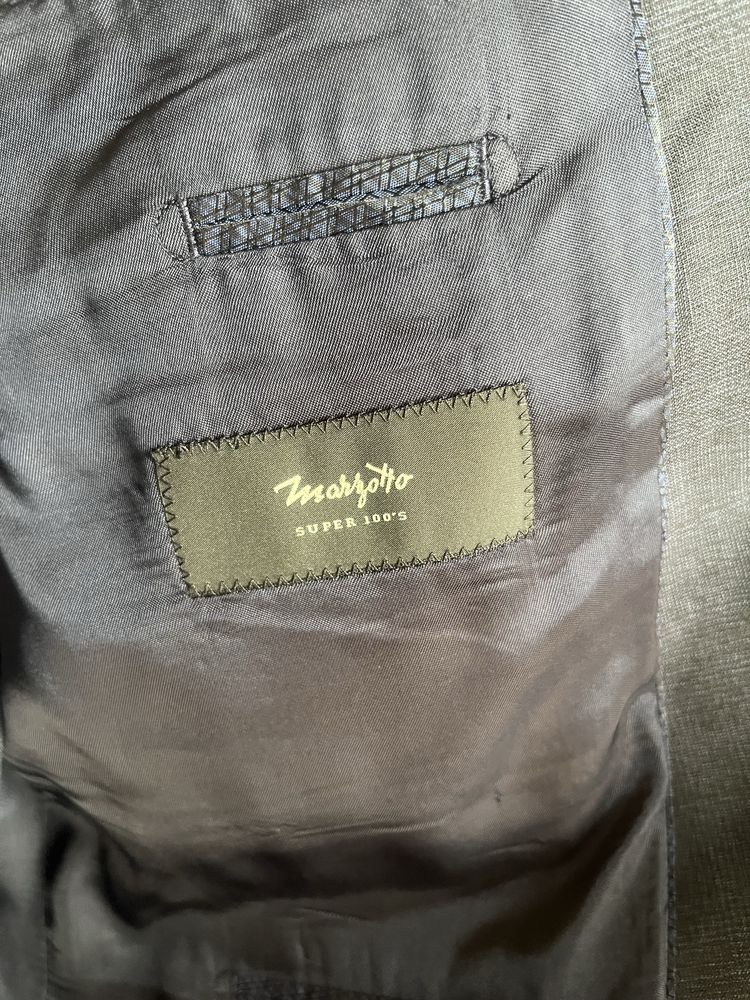 Ciemny garnitur Pierre Cardin