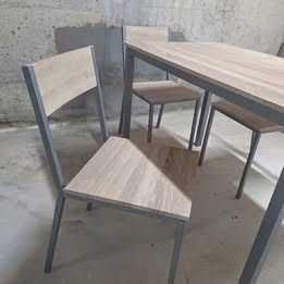Conjunto de mesa de cozinha e 4 cadeiras como novo!