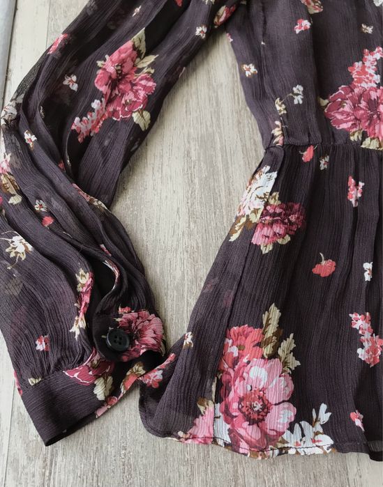 Camisa castanha com flores (Massimo Dutti, tamanho 42)