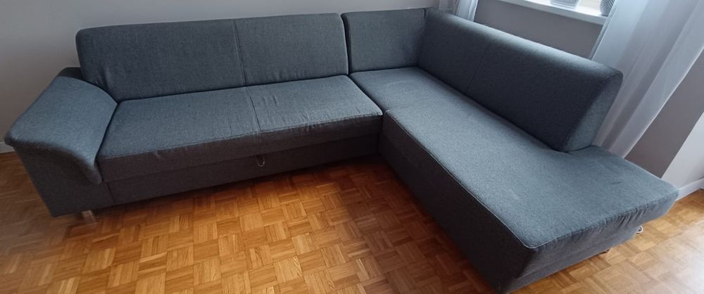 Narożnik z funkcją spania i z pojemnikiem