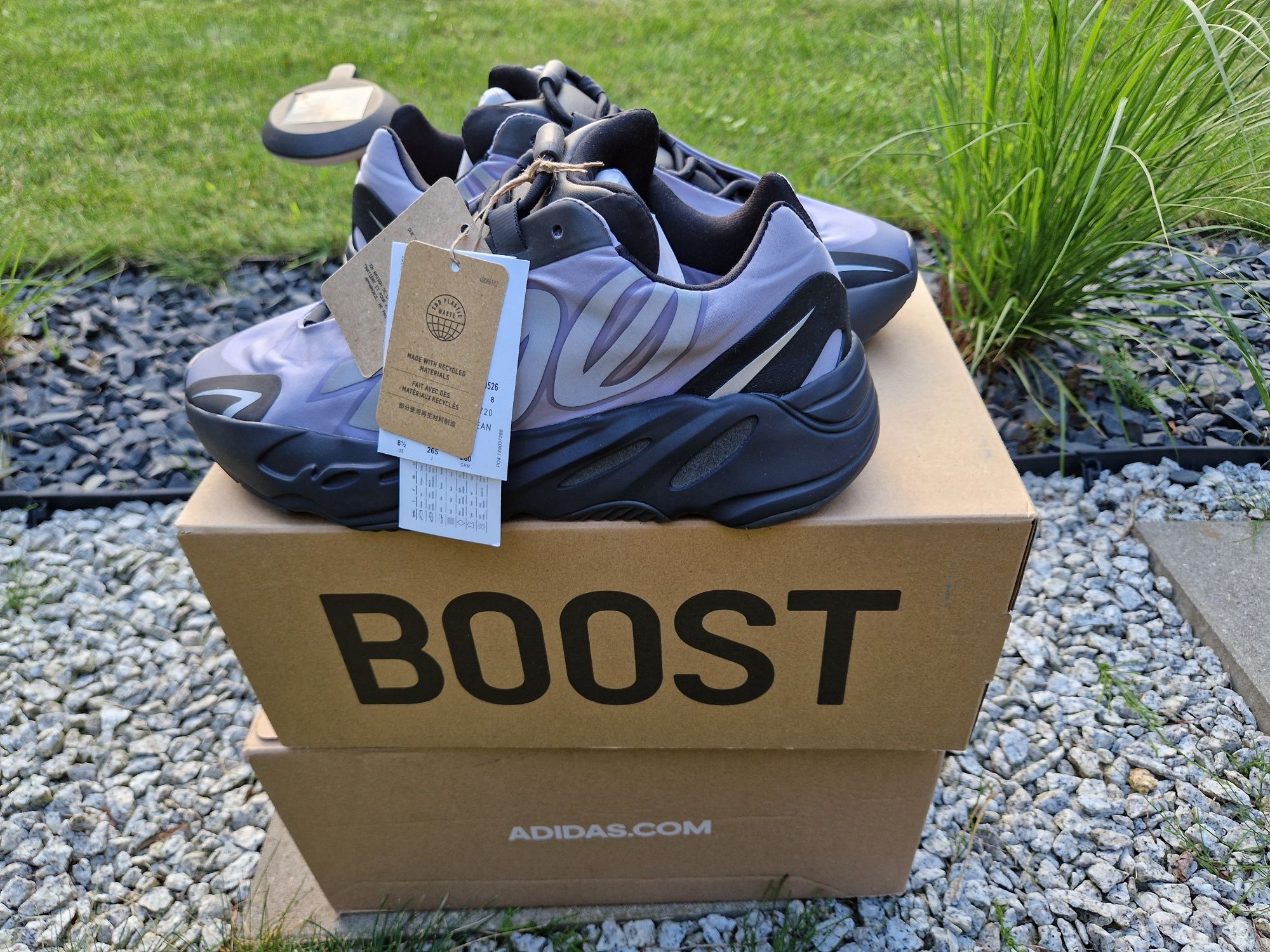 Adidas Yeezy YZY 700 MNVN Geode roz 42