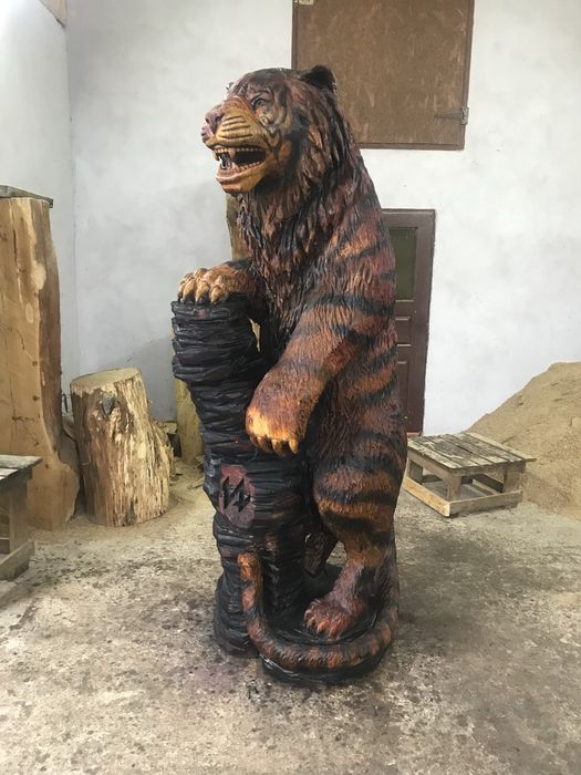 Скульптура з дерева