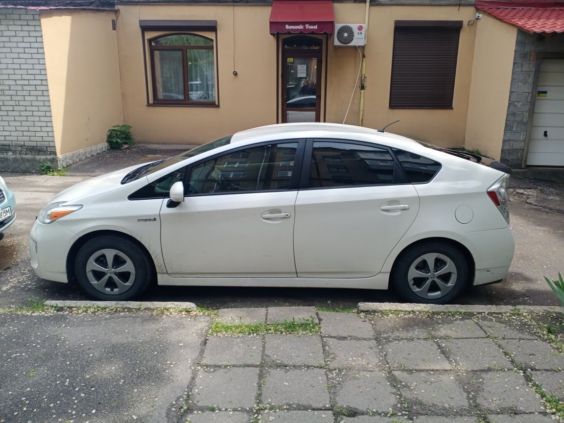 Аренда авто под такси Toyota Prius