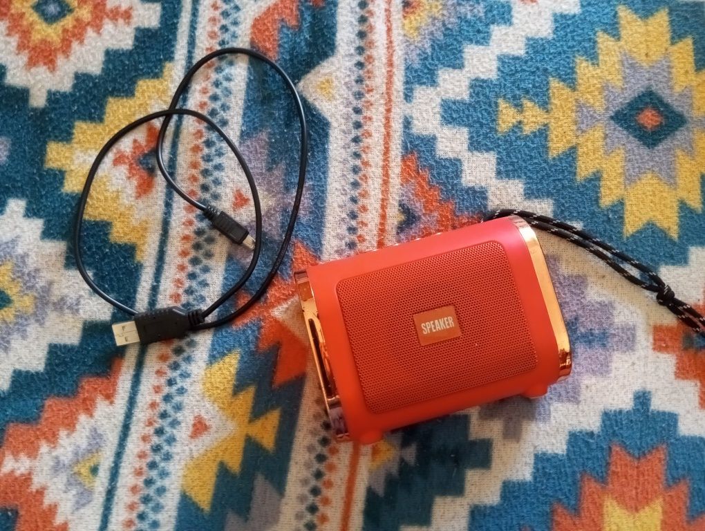 Coluna vermelha com cabo