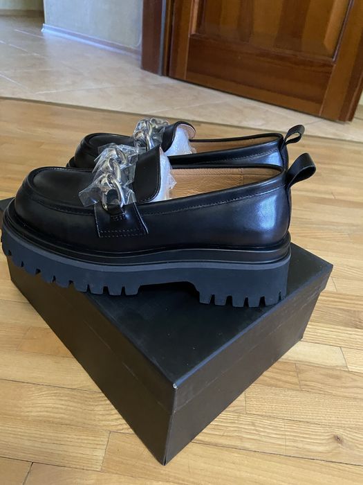 Туфлі лофери.