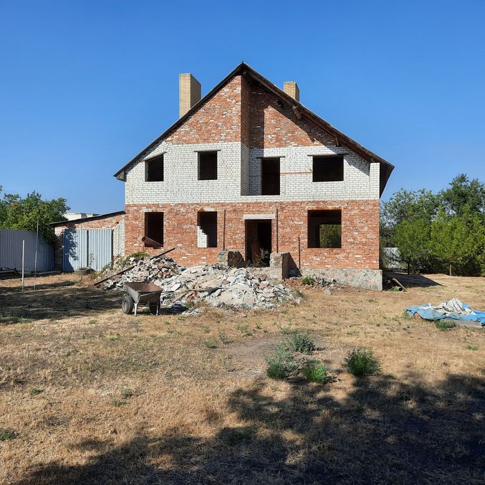 Продам свой (не агентство)не достроенный дом,р-н новые дома(павленки)