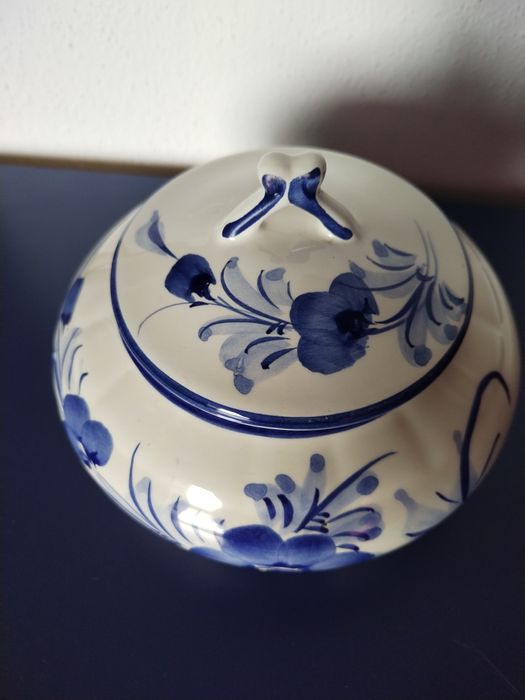 Caixa redonda de porcelana