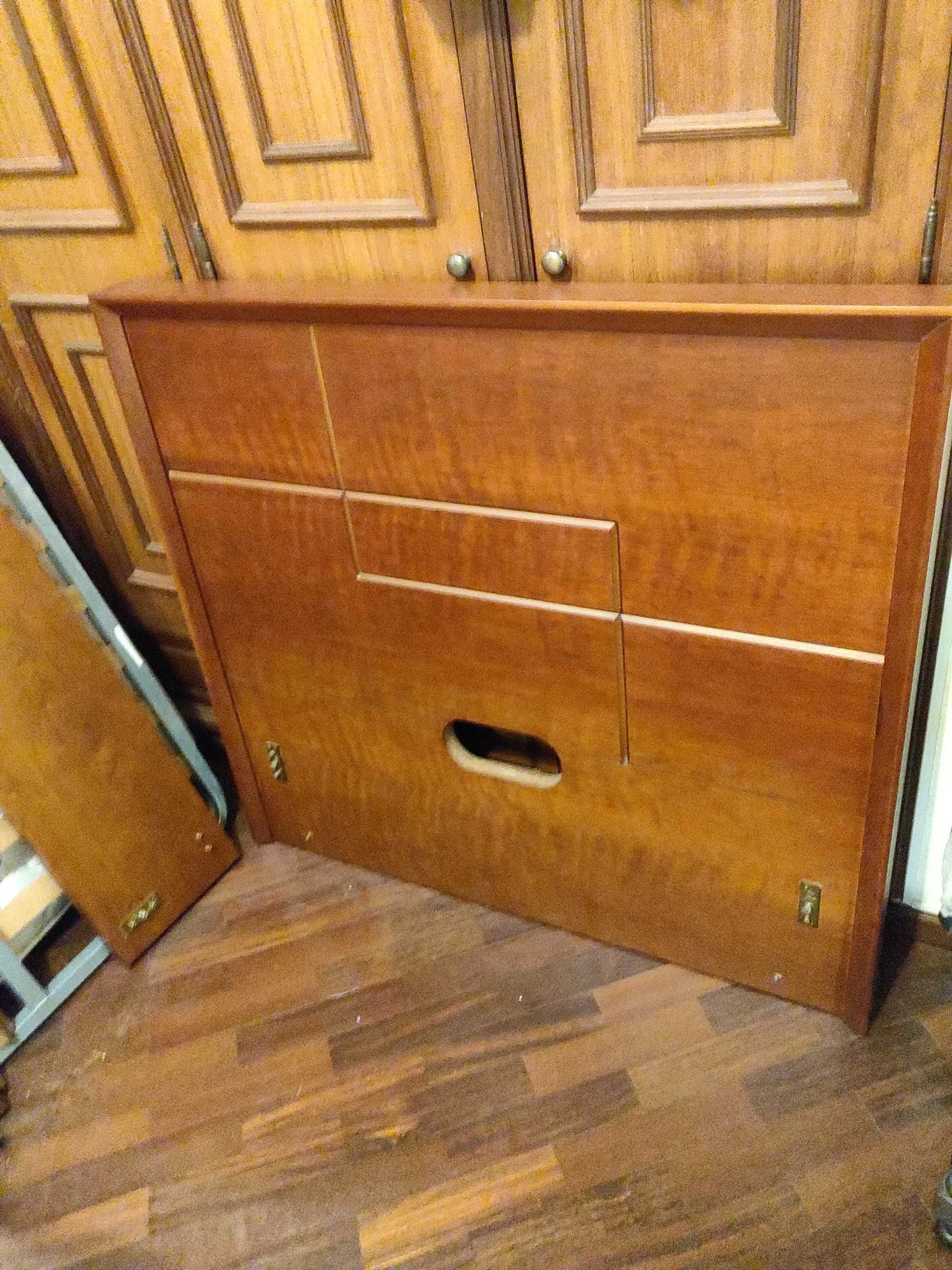 Cama de solteiro com colchão em bom estado
