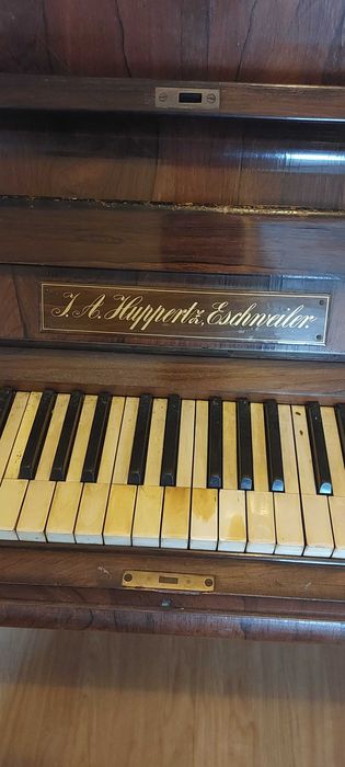 Przedwojenne pianino +stołek
