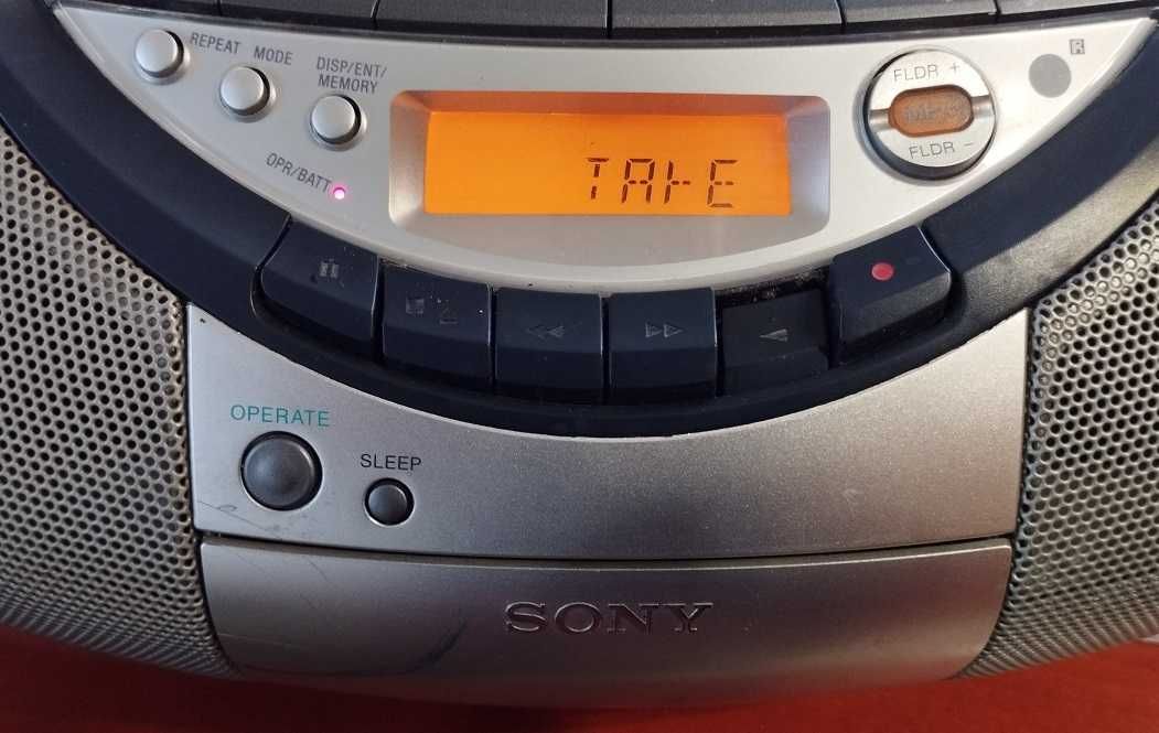 Radiomagnetofon CD-MP3 SONY CFD-S35CP uszkodzony wzmacniacz