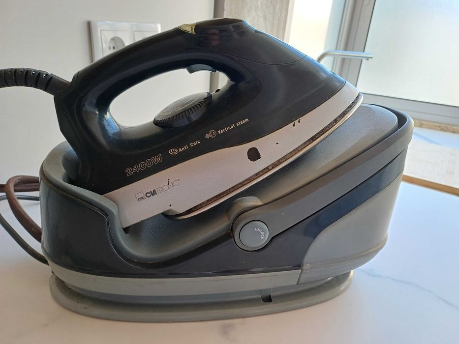 Ferro de engomar caldeira Clatronic 2400W