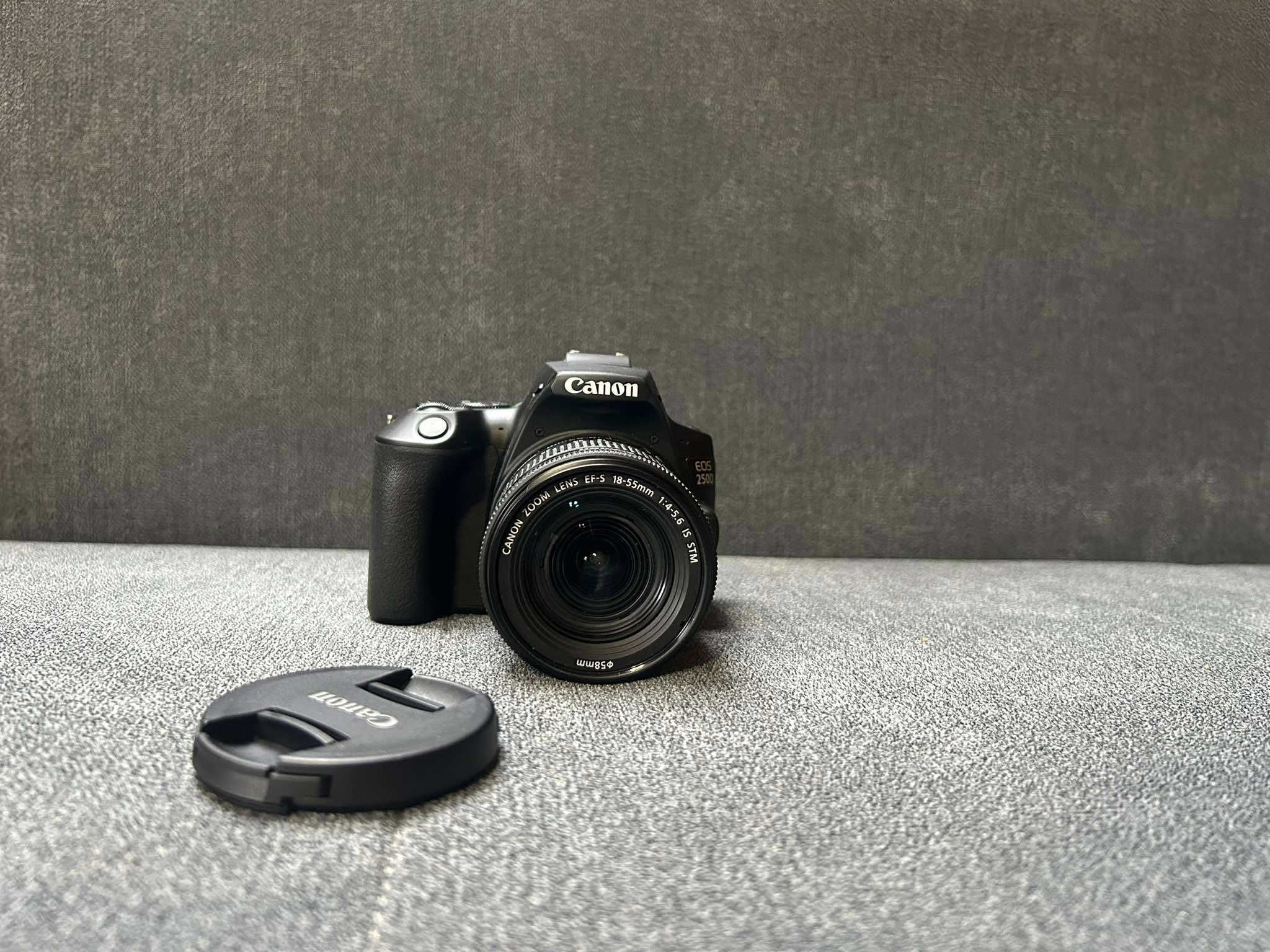 Aparat Canon EOS 250D + lampy Aputure Amaran AL-M9