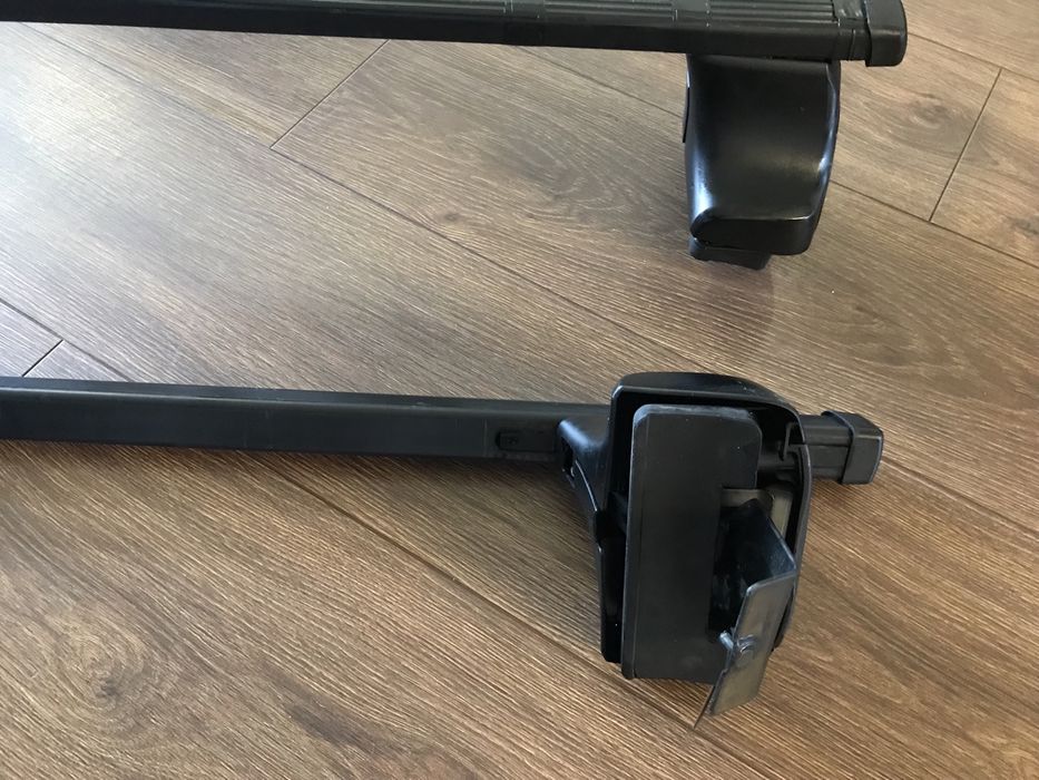 Bagażnik dachowy Thule.