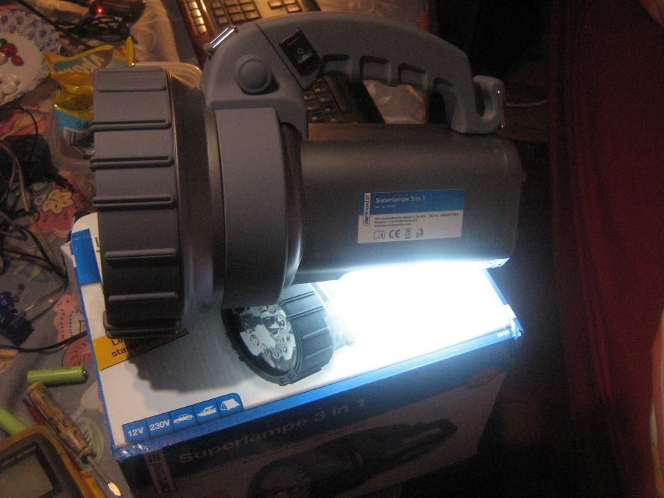 Superjasna diodowa lampa, szperacz 3w1+kompas-ładowarki 12V i 230V