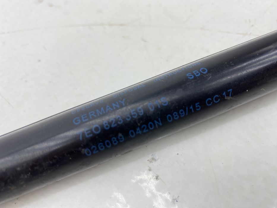 Volkswagen T5 Lift T6 siłownik maski pokrywy silnika