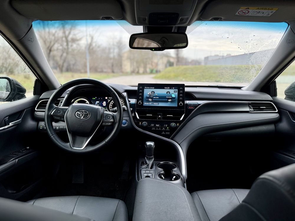 Wynajem Toyota Camry 2.5 HYBRID 2023 automat wypożyczalnia