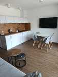 Apartamenty dwupoziomowe i pokoje 2-3 osobowe do wynajęcia 150 m od mo