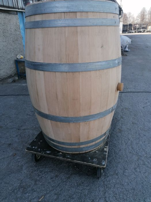 Dębowa beczka po winie